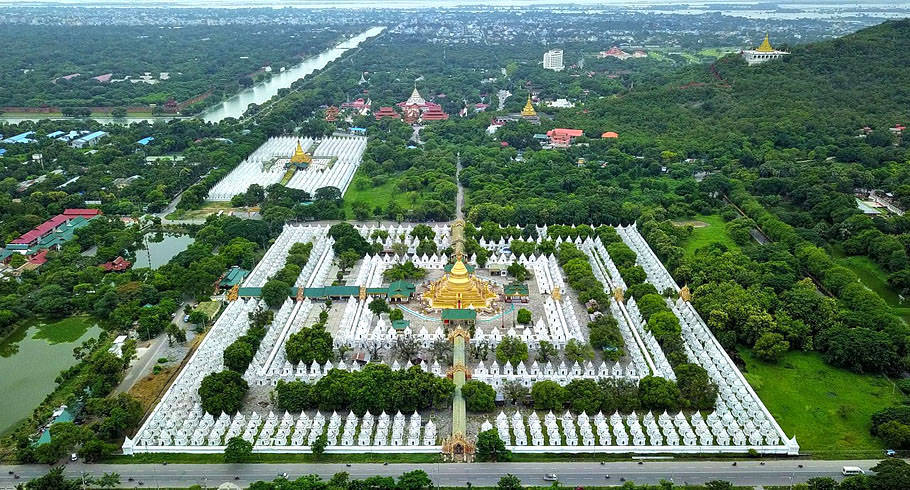 Kuthodaw-Pagoda-Mandalay-Myanmar